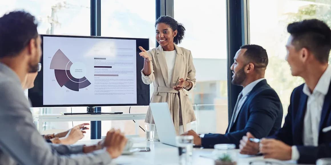 Personas administrando una empresa